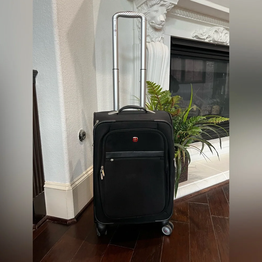 SwissGear Black Softside Carry-On Roller